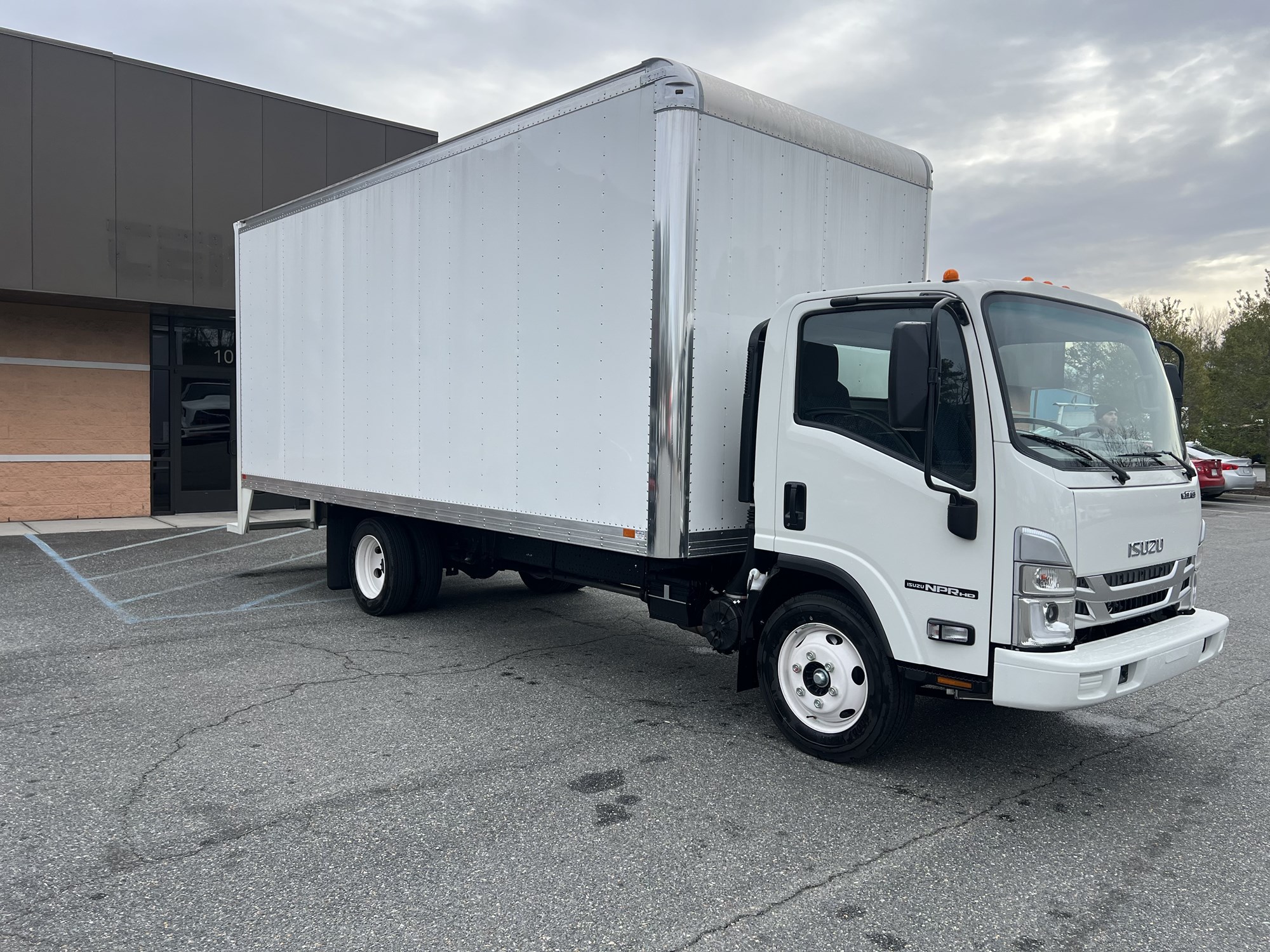 2024 Isuzu NPR GAS HD 1F4 - image 4 of 6