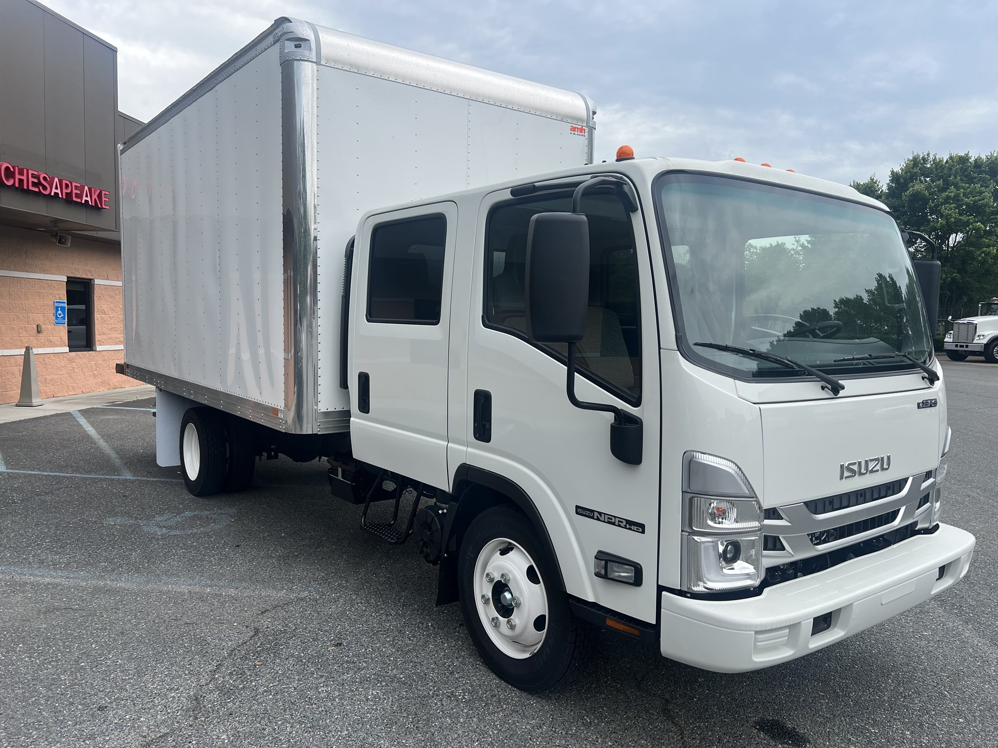 2024 Isuzu NPRGASHD 1G4 - image 3 of 6