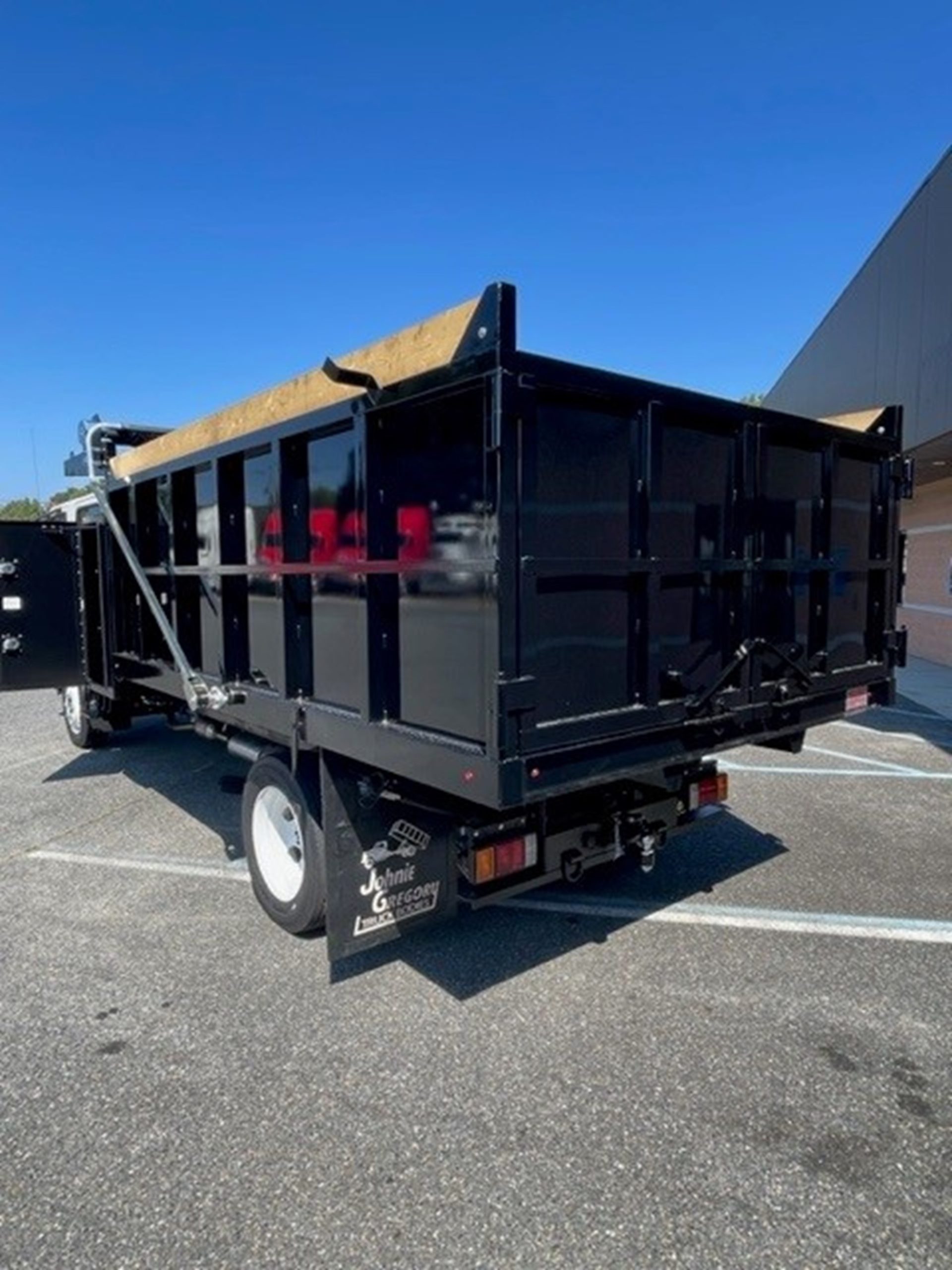 2024 Isuzu NRR GAS 1V4 - image 3 of 6