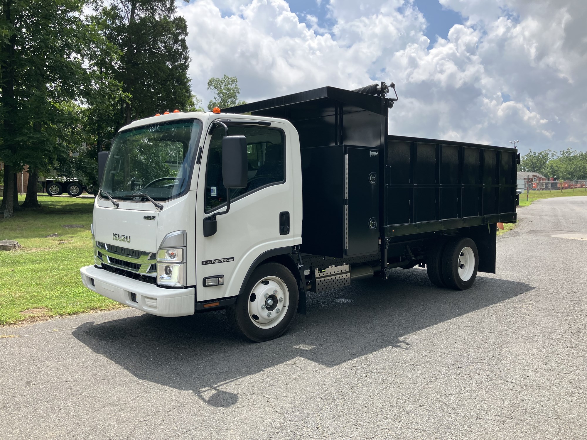 2024 Isuzu NPRGASHD 1F3 - image 1 of 6