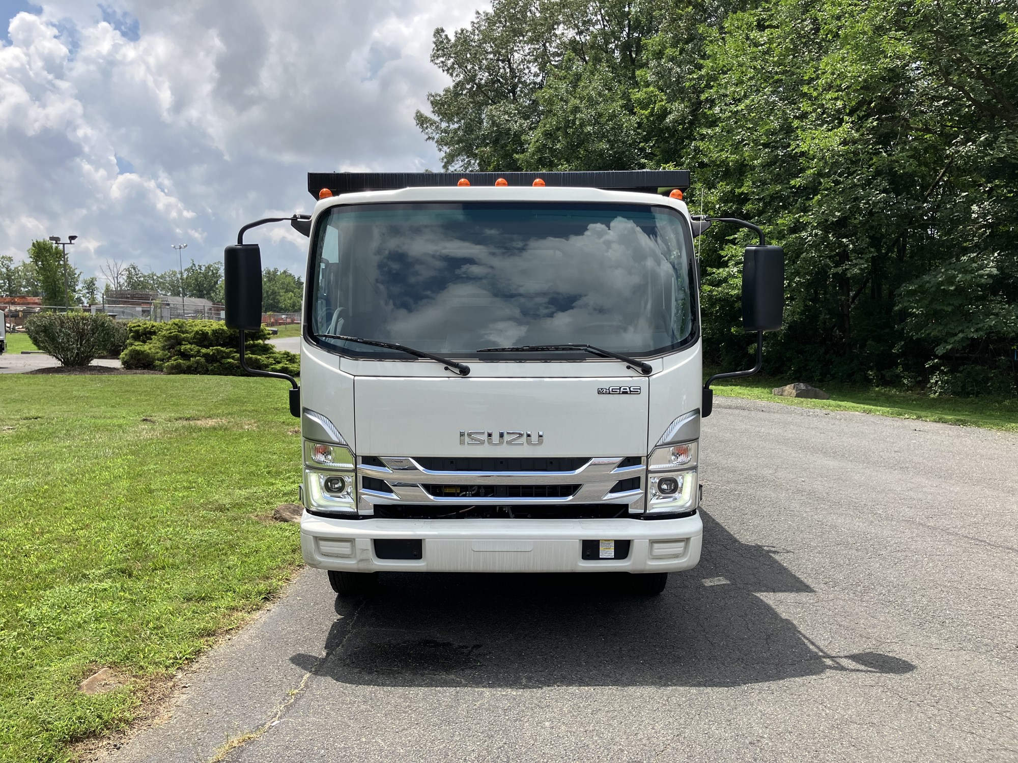 2024 Isuzu NPRGASHD 1F3 - image 2 of 6