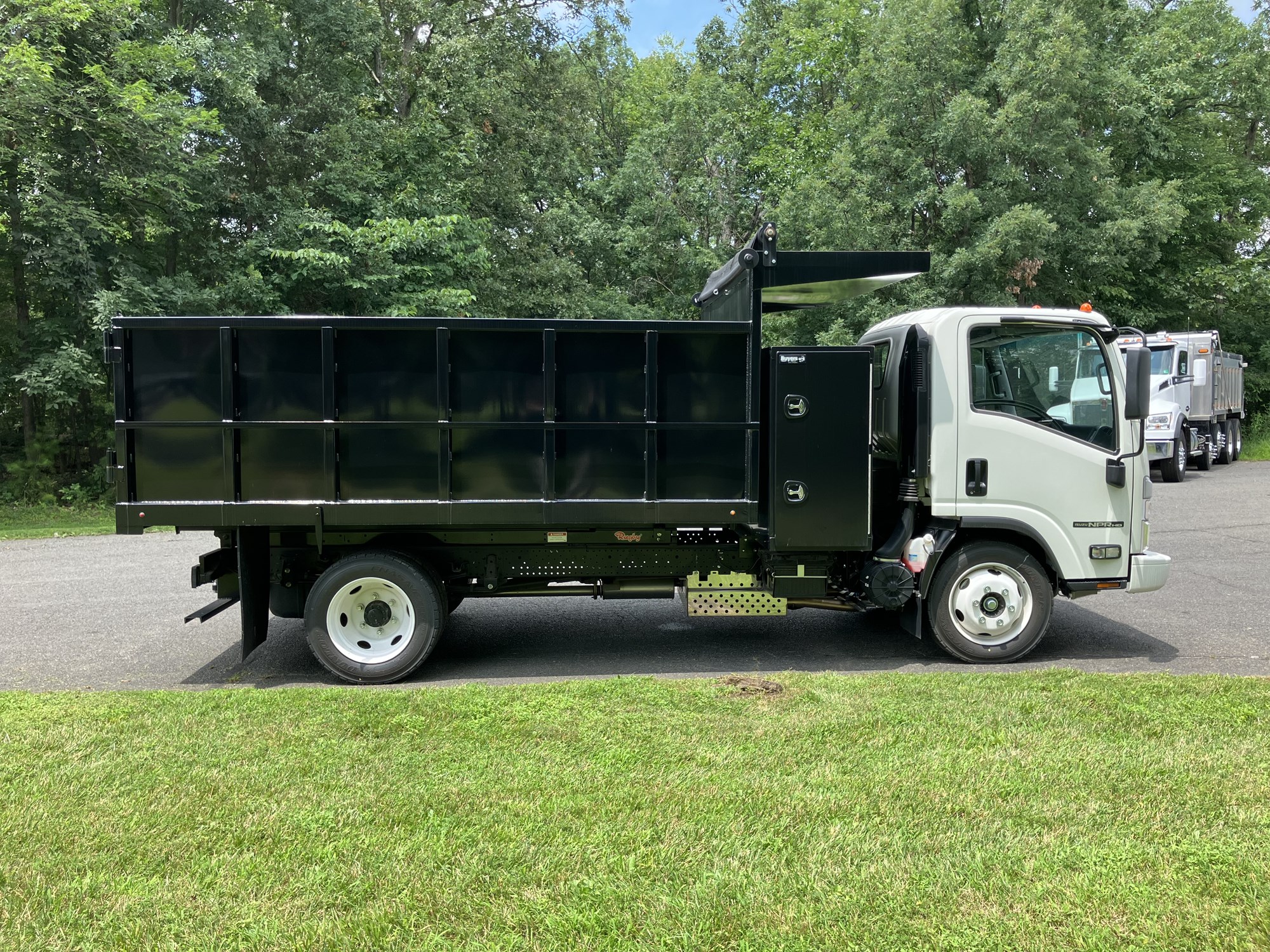 2024 Isuzu NPRGASHD 1F3 - image 4 of 6