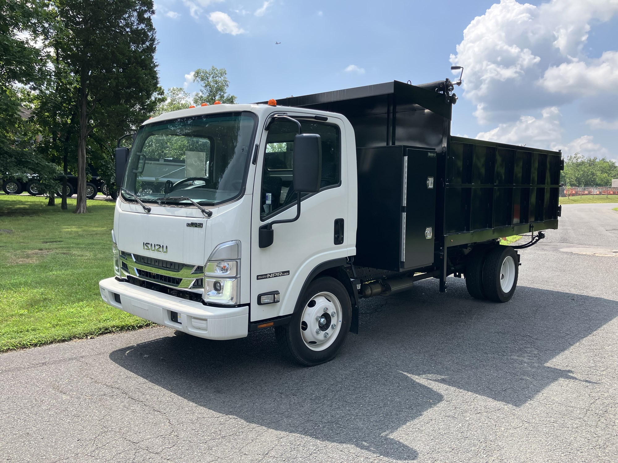 2024 Isuzu NPRGASHD 1F3 - image 1 of 6