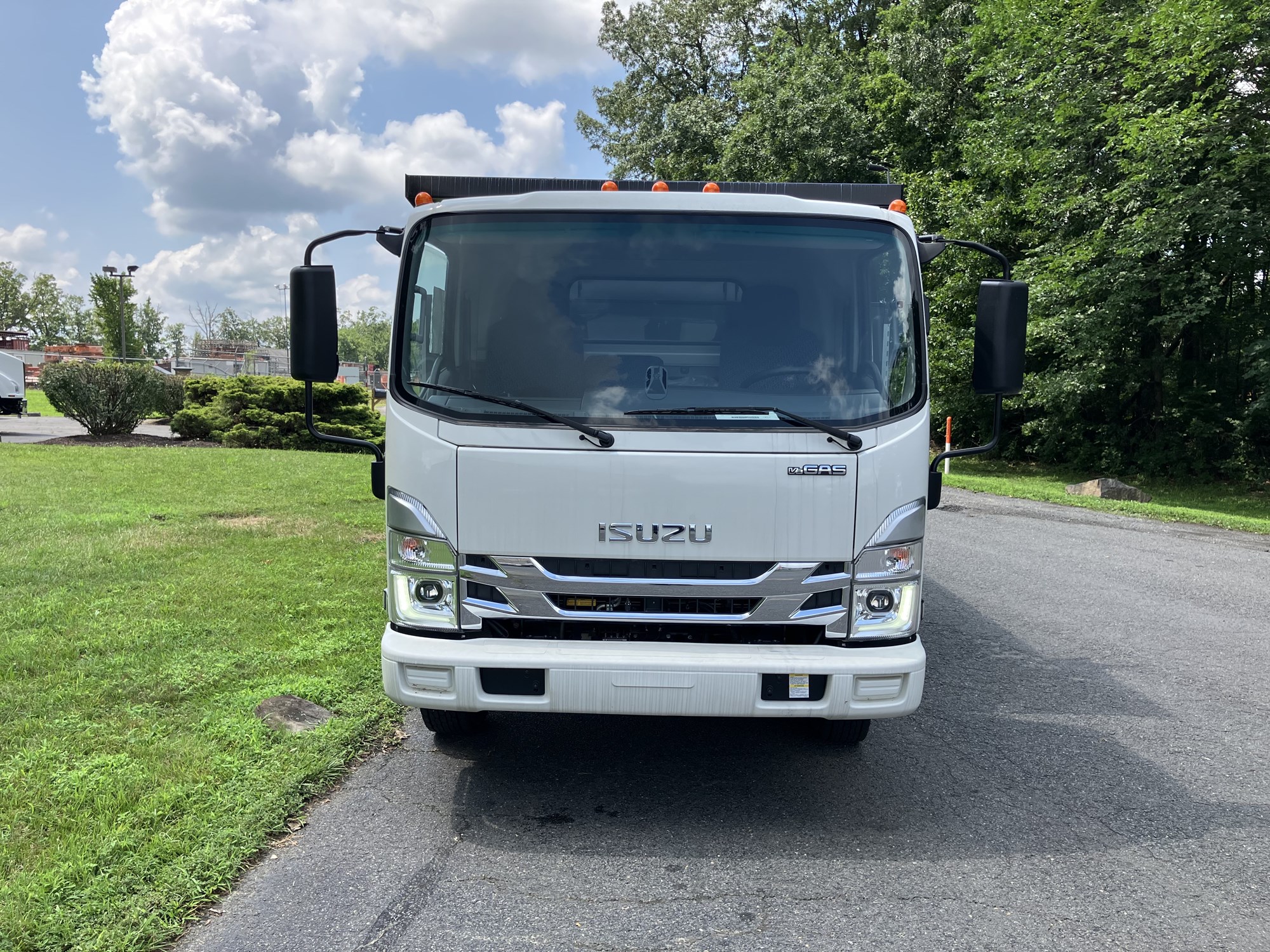 2024 Isuzu NPRGASHD 1F3 - image 2 of 6