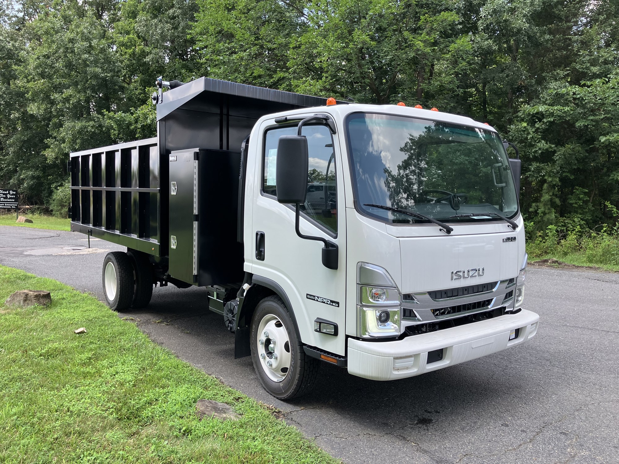 2024 Isuzu NPRGASHD 1F3 - image 3 of 6
