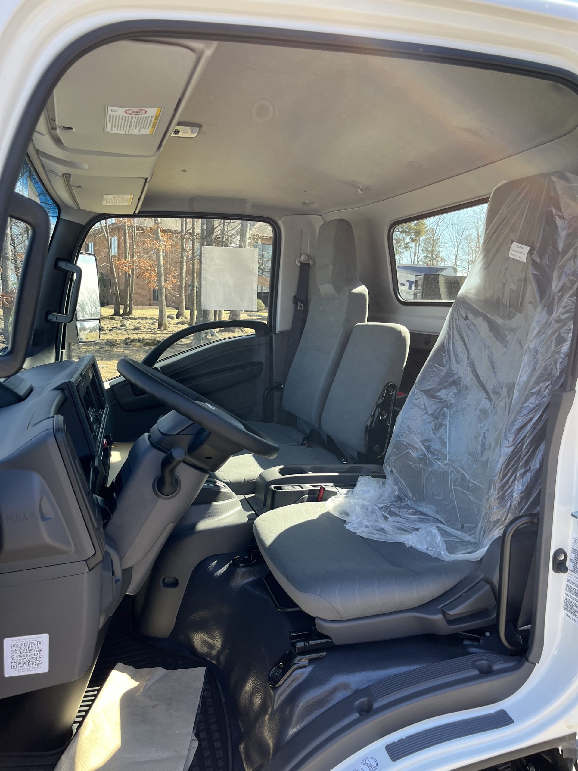 2025 Isuzu NRR 3U3 - image 3 of 4