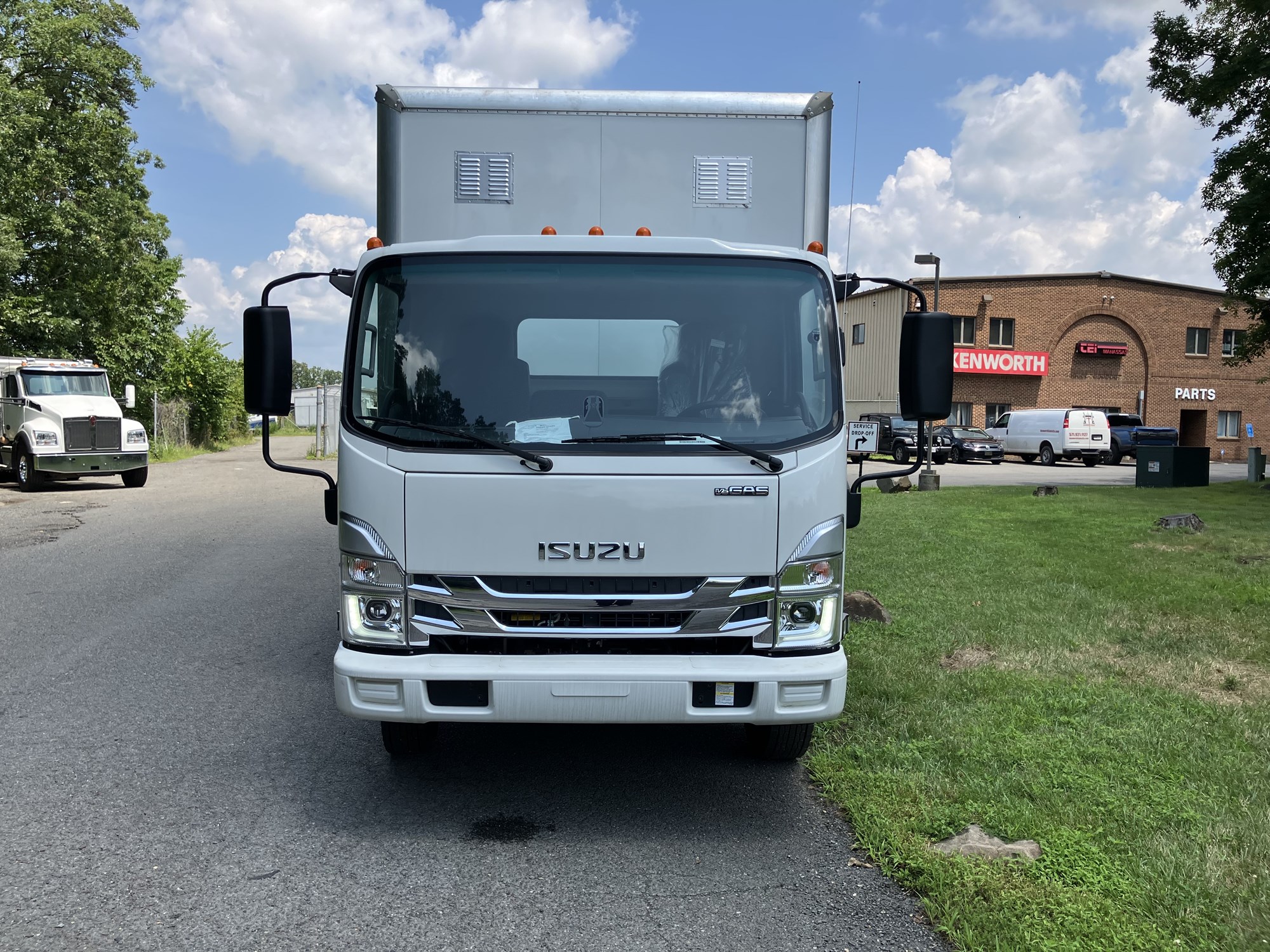 2024 Isuzu NPR GAS HD 1F4 - image 2 of 6