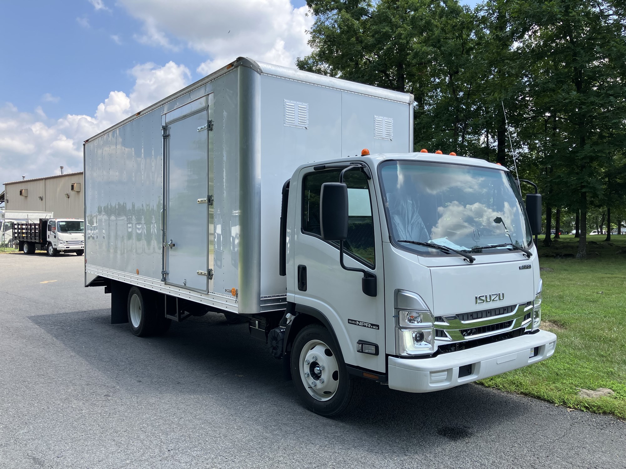 2024 Isuzu NPR GAS HD 1F4 - image 3 of 6