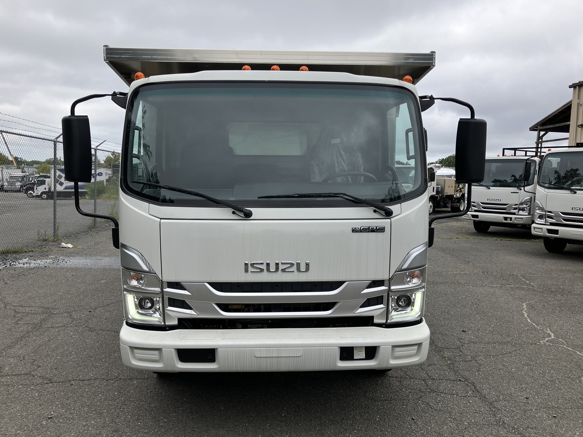 2025 Isuzu NRR GAS 1U3 2025 Isuzu NRR GAS 1U3 - image 3 of 6