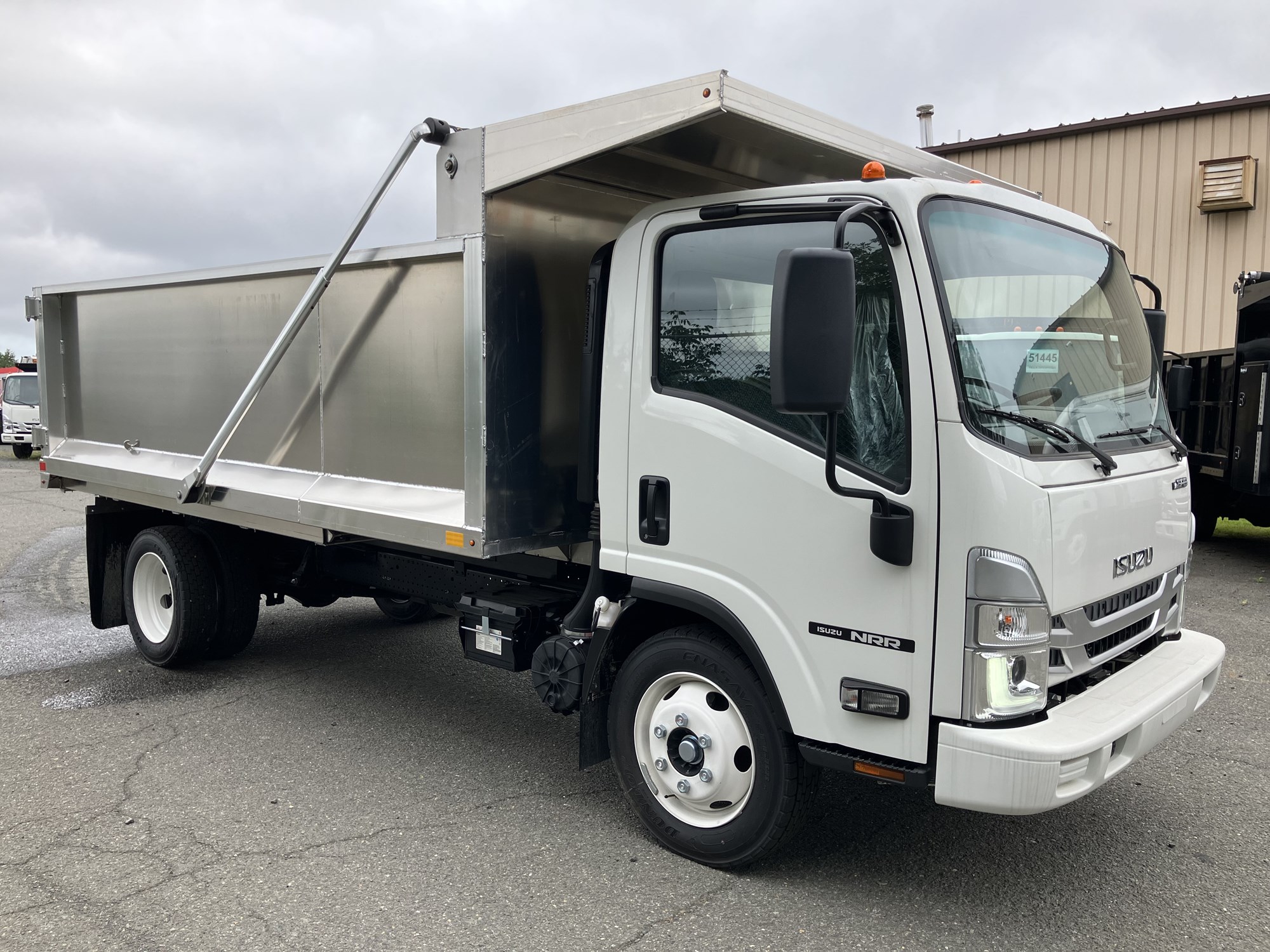 2025 Isuzu NRR GAS 1U3 2025 Isuzu NRR GAS 1U3 - image 4 of 6