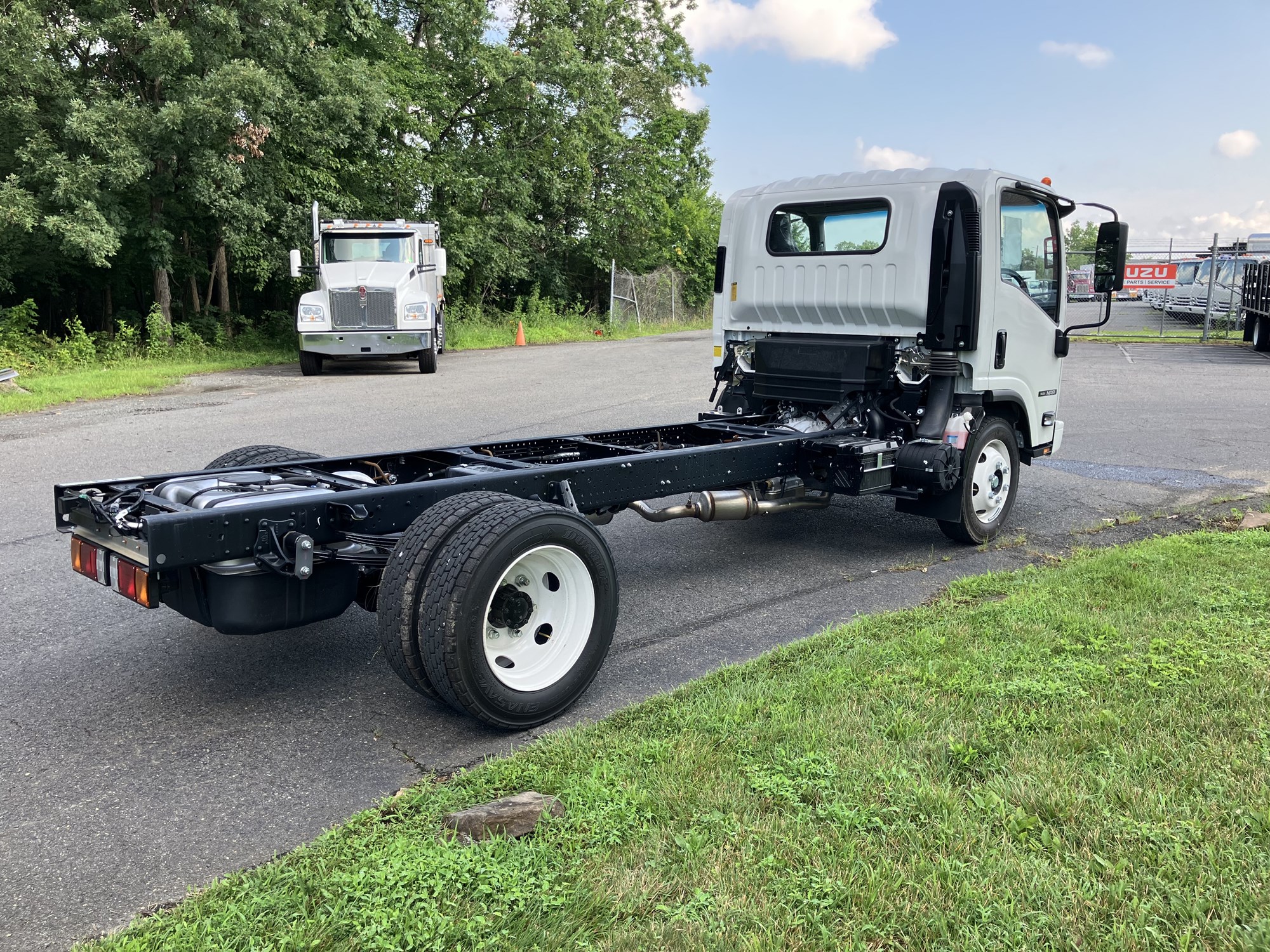 2025 Isuzu NRR GAS 1U3 2025 Isuzu NRR GAS 1U3 - image 5 of 6