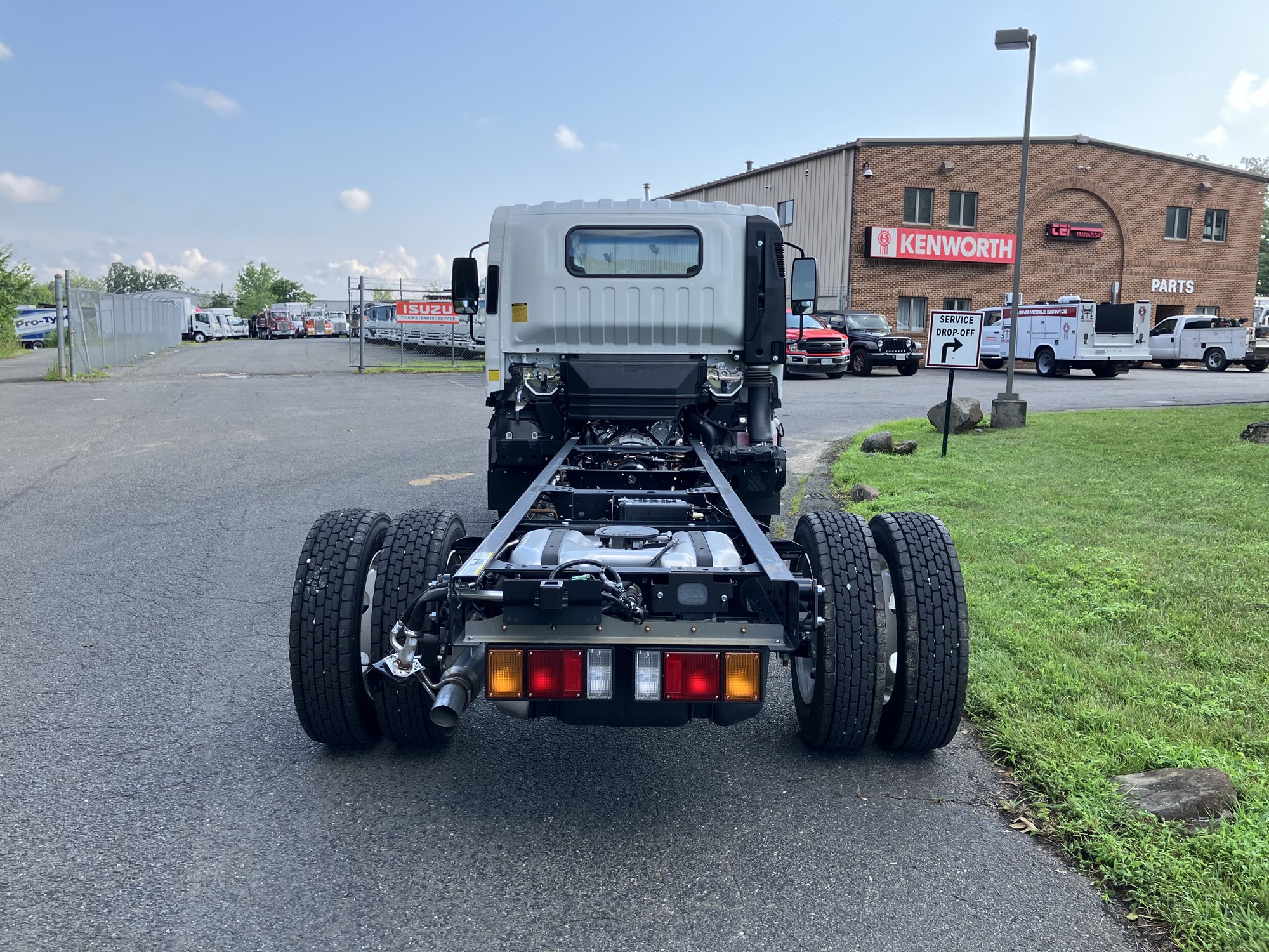 2025 Isuzu NRR GAS 1U3 - image 6 of 6