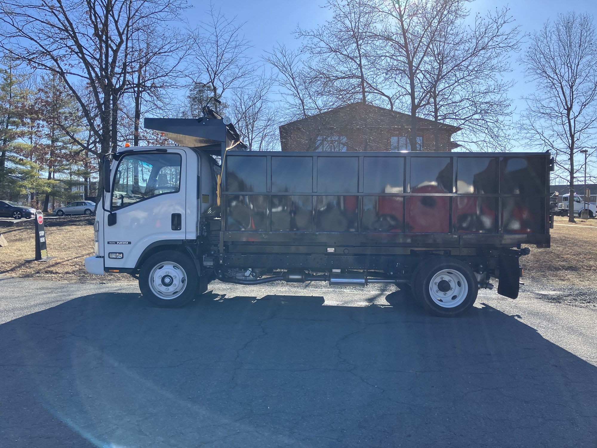 2025 Isuzu NRR GAS 1U3 2025 Isuzu NRR GAS 1U3 - image 2 of 6