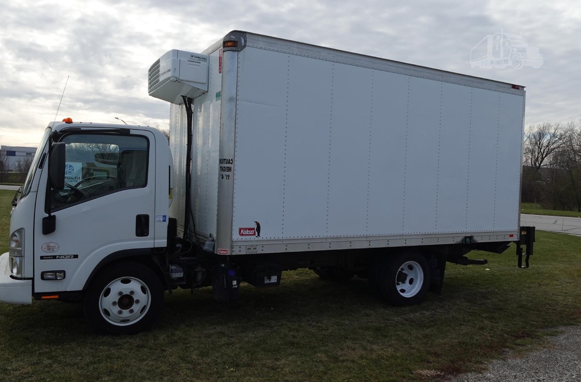 2020 Isuzu NQR 2020 Isuzu NQR - image 1 of 1